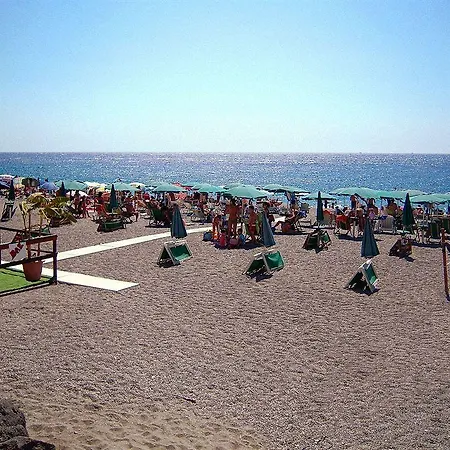 Club Naxos מלון דירות