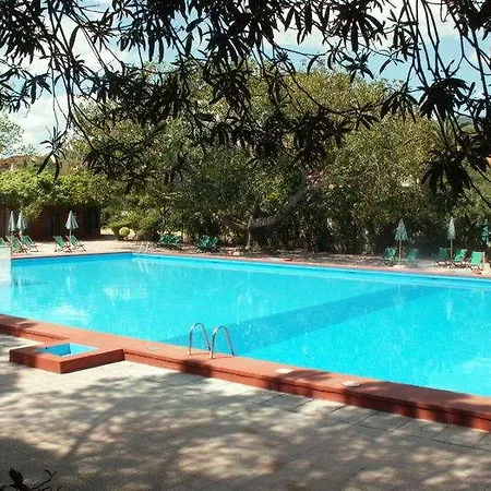Club Naxos מלון דירות 3*