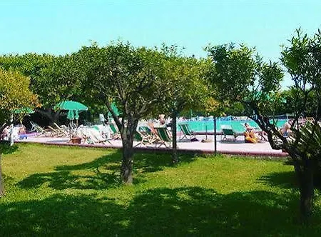 Club Naxos